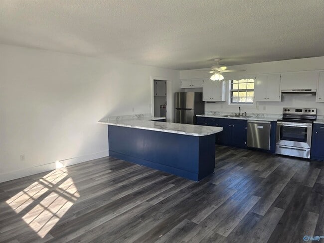 Building Photo - 247 Snow Dr