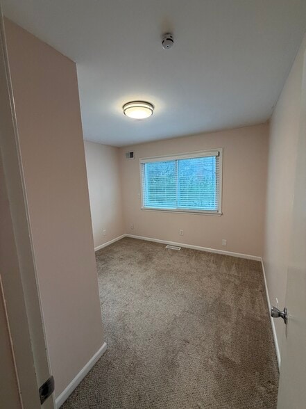 Bedroom 2 - 2095 S Kent Des Moines Rd