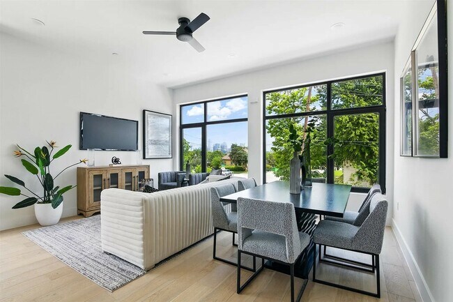 Building Photo - 430 E 8th St