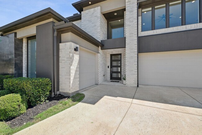 Building Photo - 5008 Statesman Ln