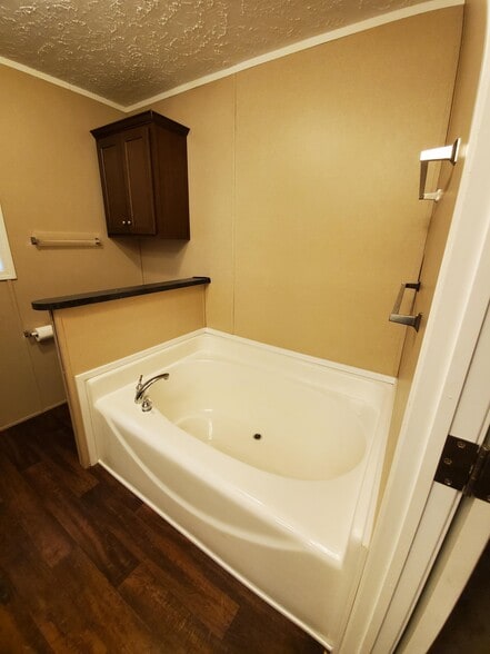 Building Photo - 284 Jordanshire Cir