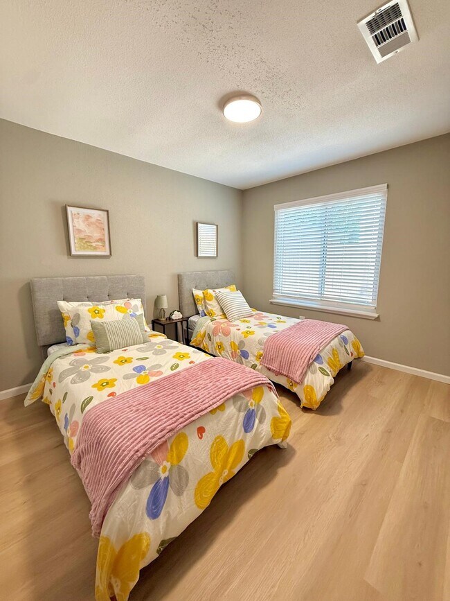 Building Photo - 6310 Briar Terrace Dr