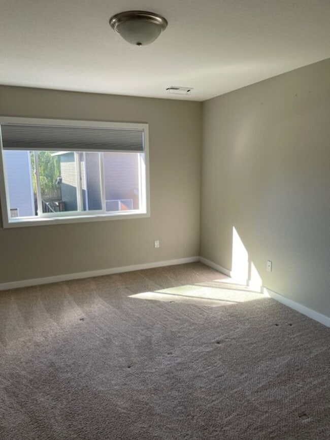 Building Photo - Beautiful 3 Bedroom Home in Newberg