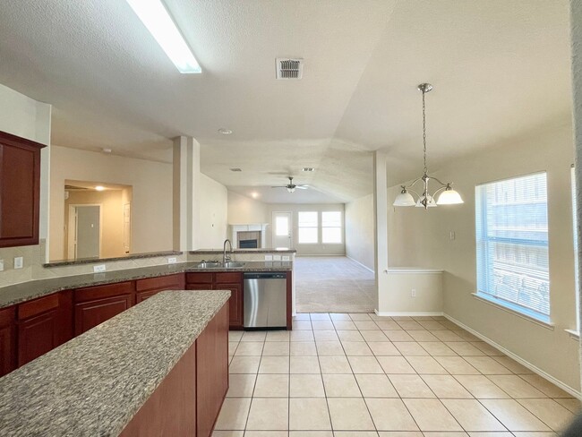 Building Photo - 4 Bedroom 1 story Duncanville ISD