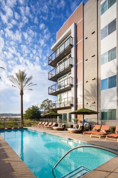 Building Photo - 375 Camino De La Reina