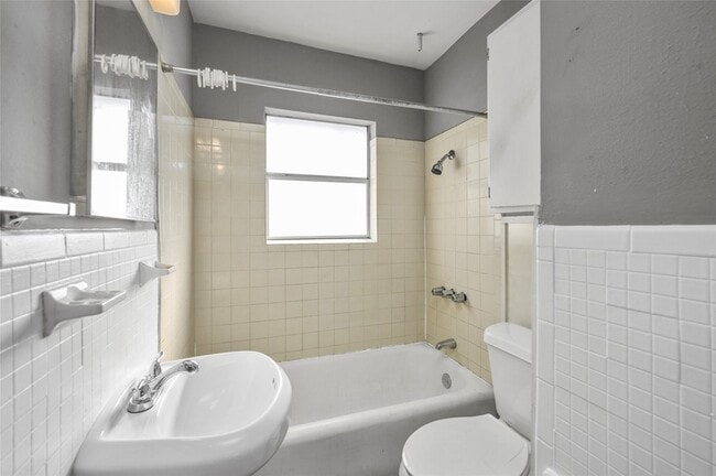 Building Photo - 1501 Dunlavy St