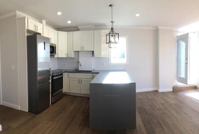 Building Photo - 3 bedroom in Oakland CA 94606