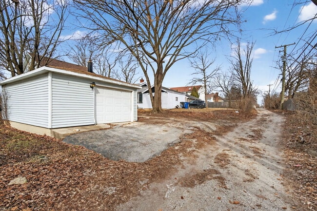 Building Photo - 741 S Jackson St