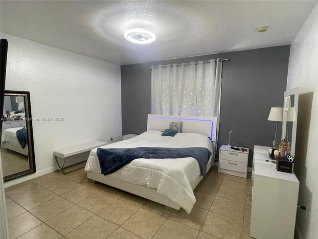 Building Photo - 3102 NE 3rd Dr