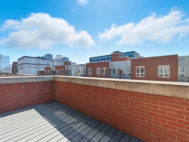 Building Photo - 1248 W Jackson Blvd