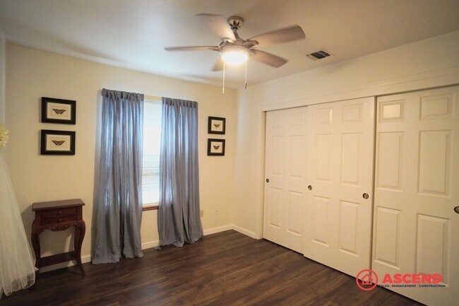 Building Photo - FULLY FURNISHED, Beautiful Home Located In...