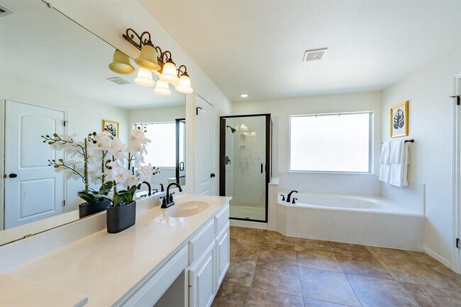 Building Photo - 7724 Yaupon Dr