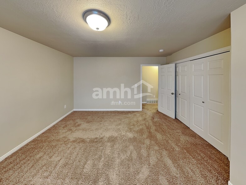 Building Photo - 5252 S 4300 W