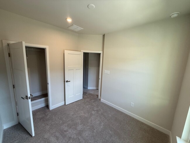 Building Photo - 1013 Arborway Ln