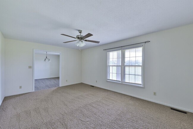 Building Photo - 4 BD, 2 BA Charming Brick Home in Dresden!