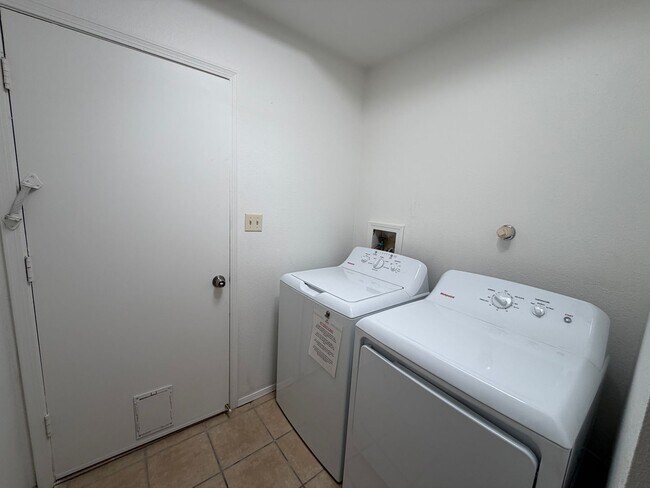 Building Photo - 4520 Rockaway Loop NE
