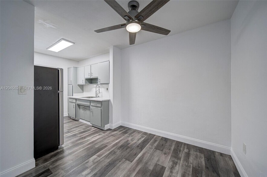 Building Photo - 6565 Santona St