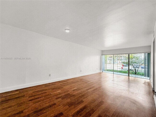 Building Photo - 520 NE 38th St