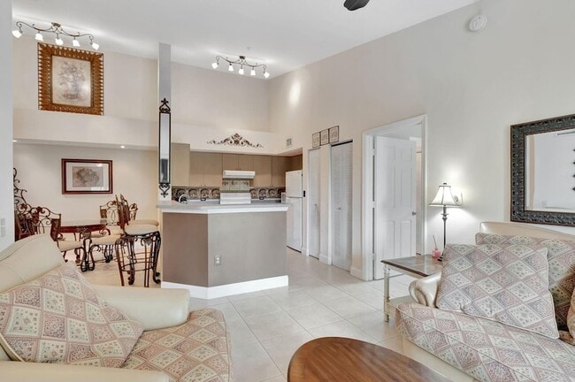 Building Photo - 923 Villa Cir