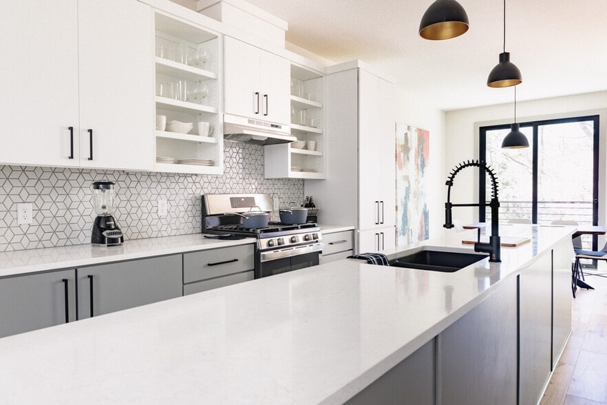 Building Photo - 317 NE Burwood Mews