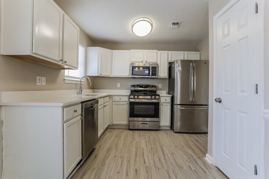 Building Photo - 3179 Lower Creek Dr