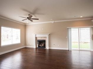 Gas fireplace - 6513 Knollview W Way