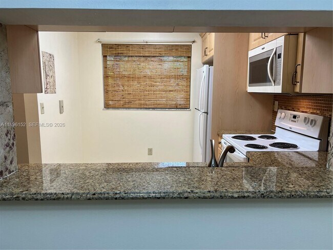 Building Photo - 10855 SW 112th Ave