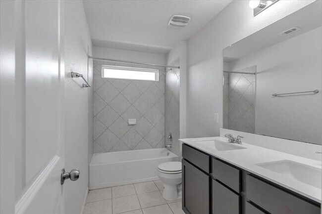 Building Photo - 223 Clearlake Dr