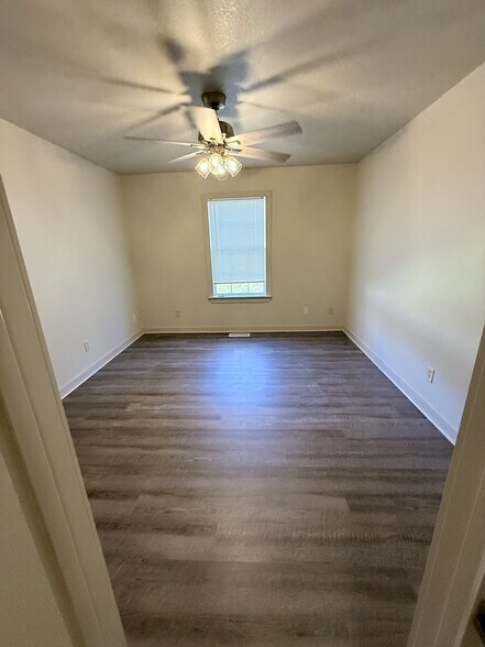 Building Photo - 509 W Briarbrook Ln