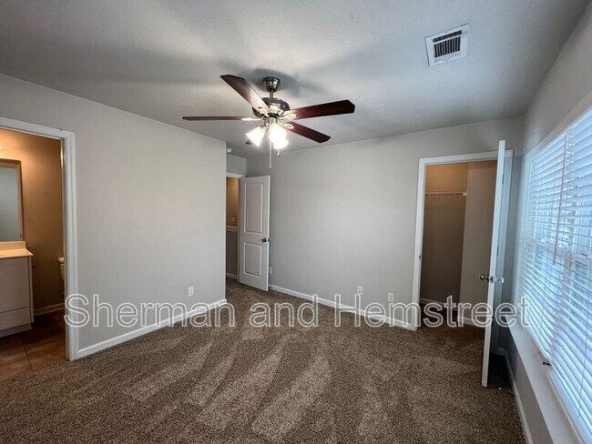 Building Photo - 737 Tarvin Cir