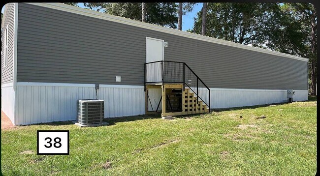 Building Photo - 14142 Lorraine Rd