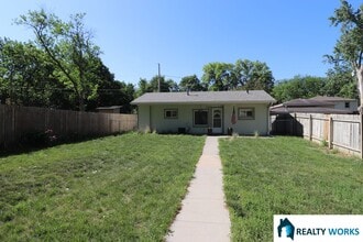 Building Photo - Cozy 2-Bedroom, 1-Bathroom Single-Family Home