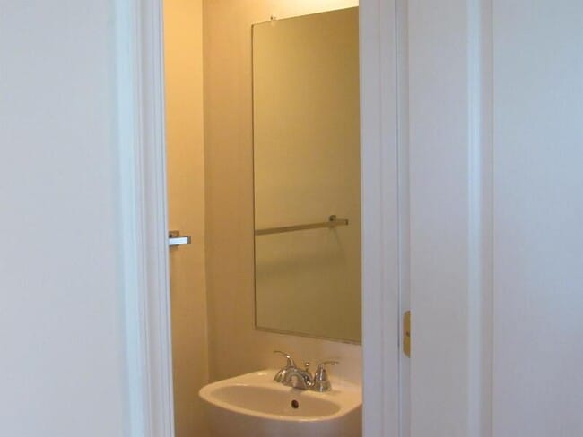 Building Photo - 2 Bedroom Townhome with 1.5 bath Ready for...