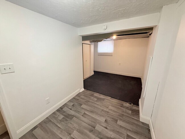 Building Photo - 5BR Home with Fenced Backyard, Firepit & Bonus Space