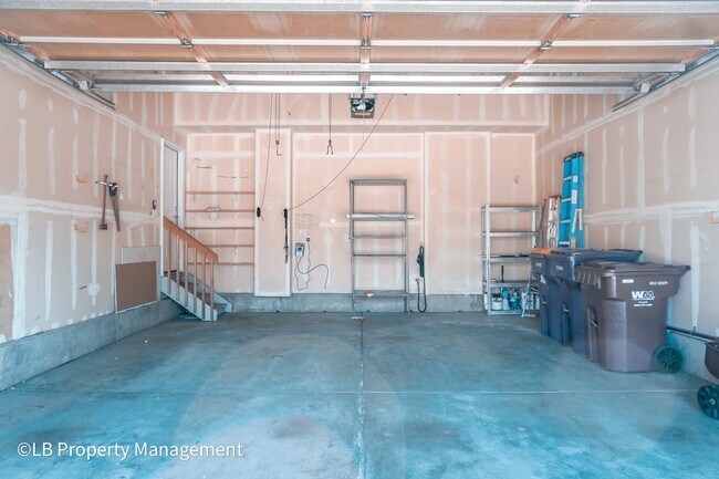 Building Photo - 10590 Pearlwood Cir