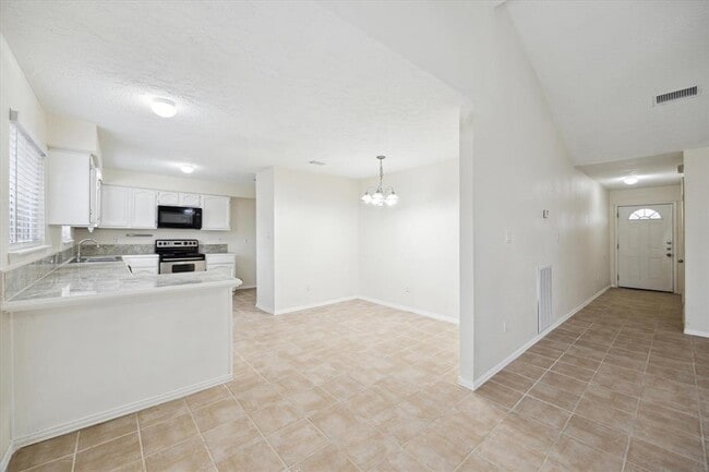 Building Photo - 5815 Bridgegate Dr