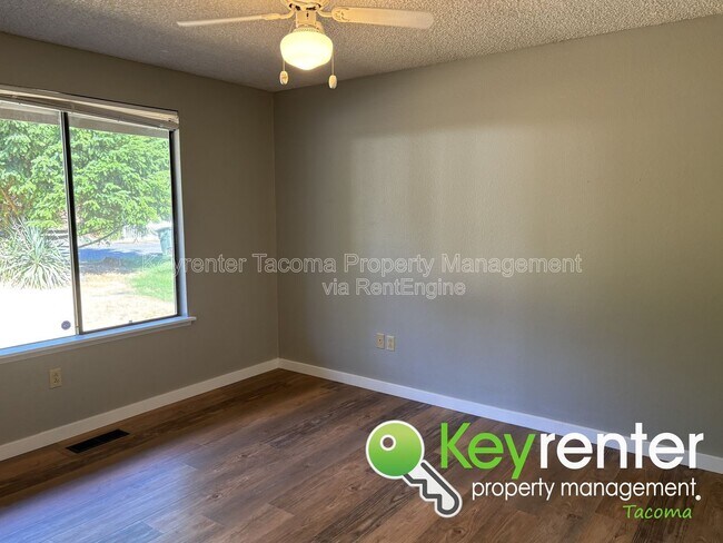 Building Photo - 2722 Cambridge Dr