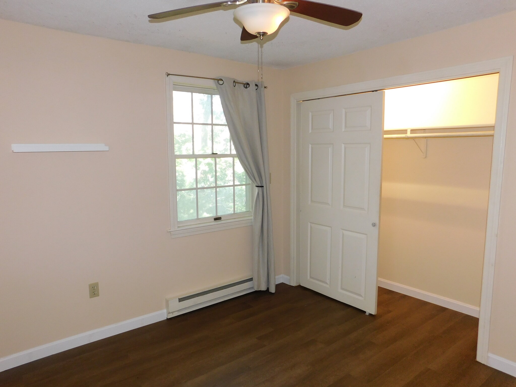 Building Photo - 4 Willow Creek Ln