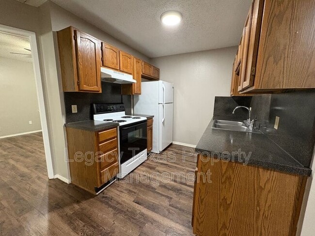 Building Photo - 1410 Courtney Pl