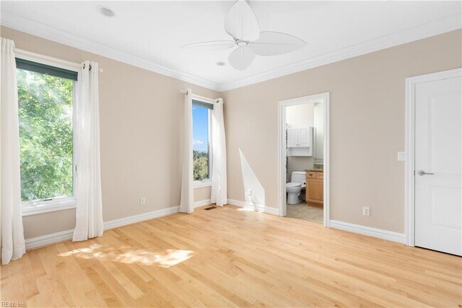 Building Photo - 882 W Ocean View Ave