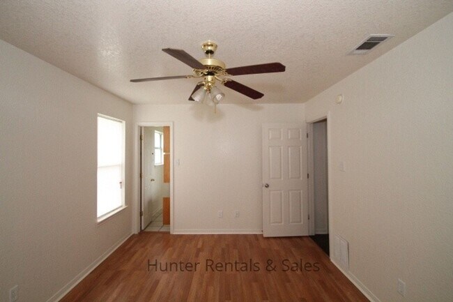 Building Photo - 4301 Thunder Creek Dr