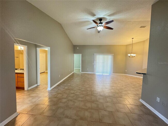 Building Photo - 725 Pelican Ct