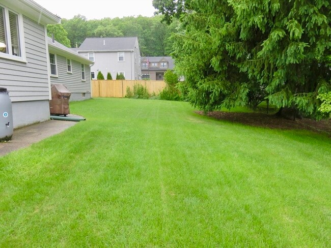 Building Photo - 10 Samoset Ln