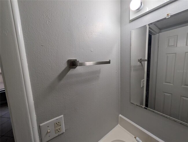 Building Photo - 5989 Village Cir S