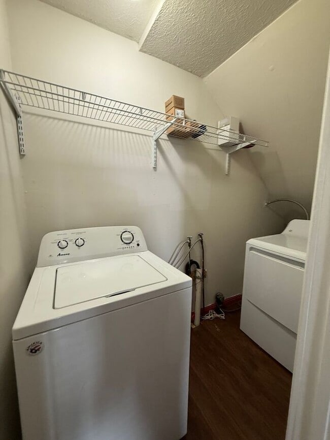 Building Photo - Spacious 4 Bedroom in North Nashville - Minutes from Downtown