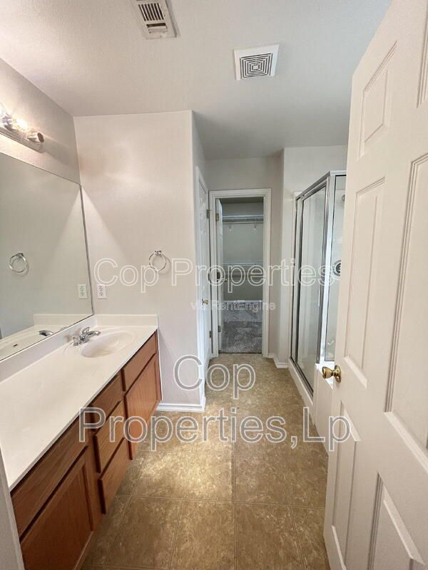 Building Photo - 307 Lucille