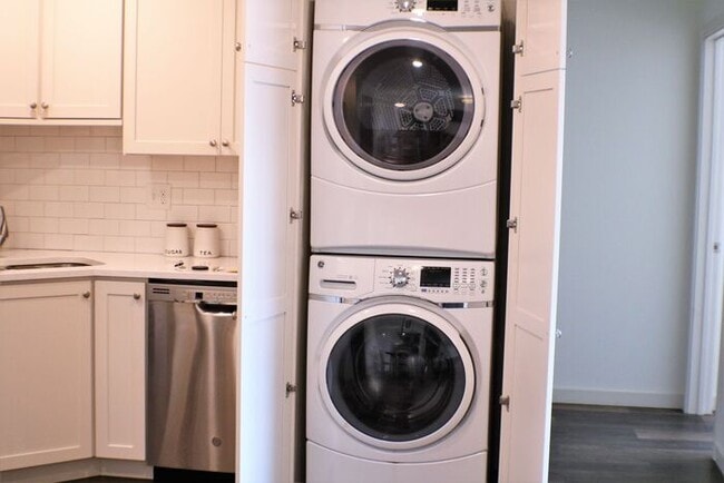 Building Photo - $2,100 | 2 Bedroom, 2 Bathroom Semi-Furnis...