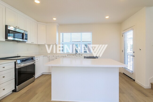 Building Photo - 8008 Quiet Knolls Dr