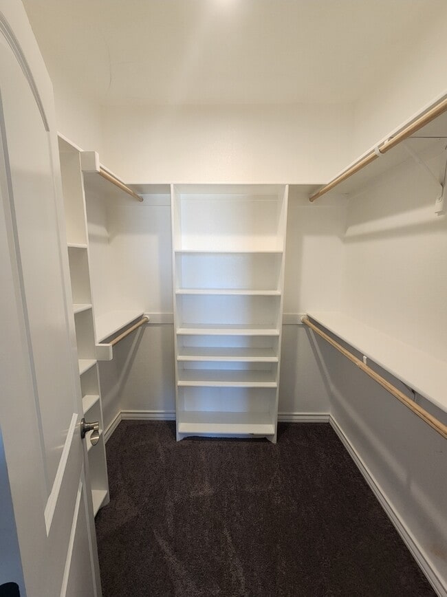 Building Photo - 3 bed 2 bath with 1 car garage