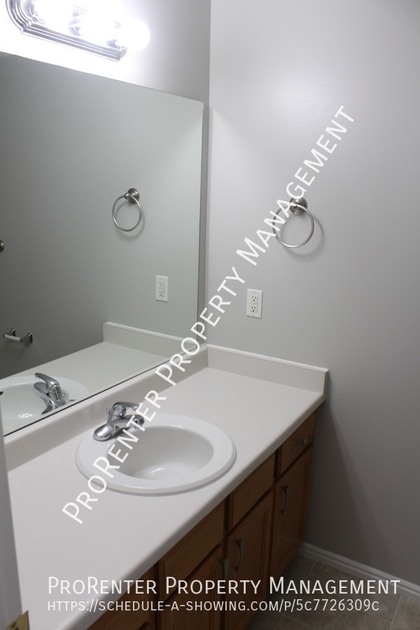 Building Photo - 926 N 1125 W